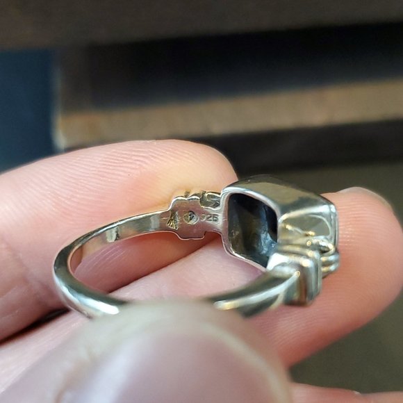 Size 8.25 925 Sterling Silver Unique Style Rectangle Amethyst Ring - Picture 5 of 8